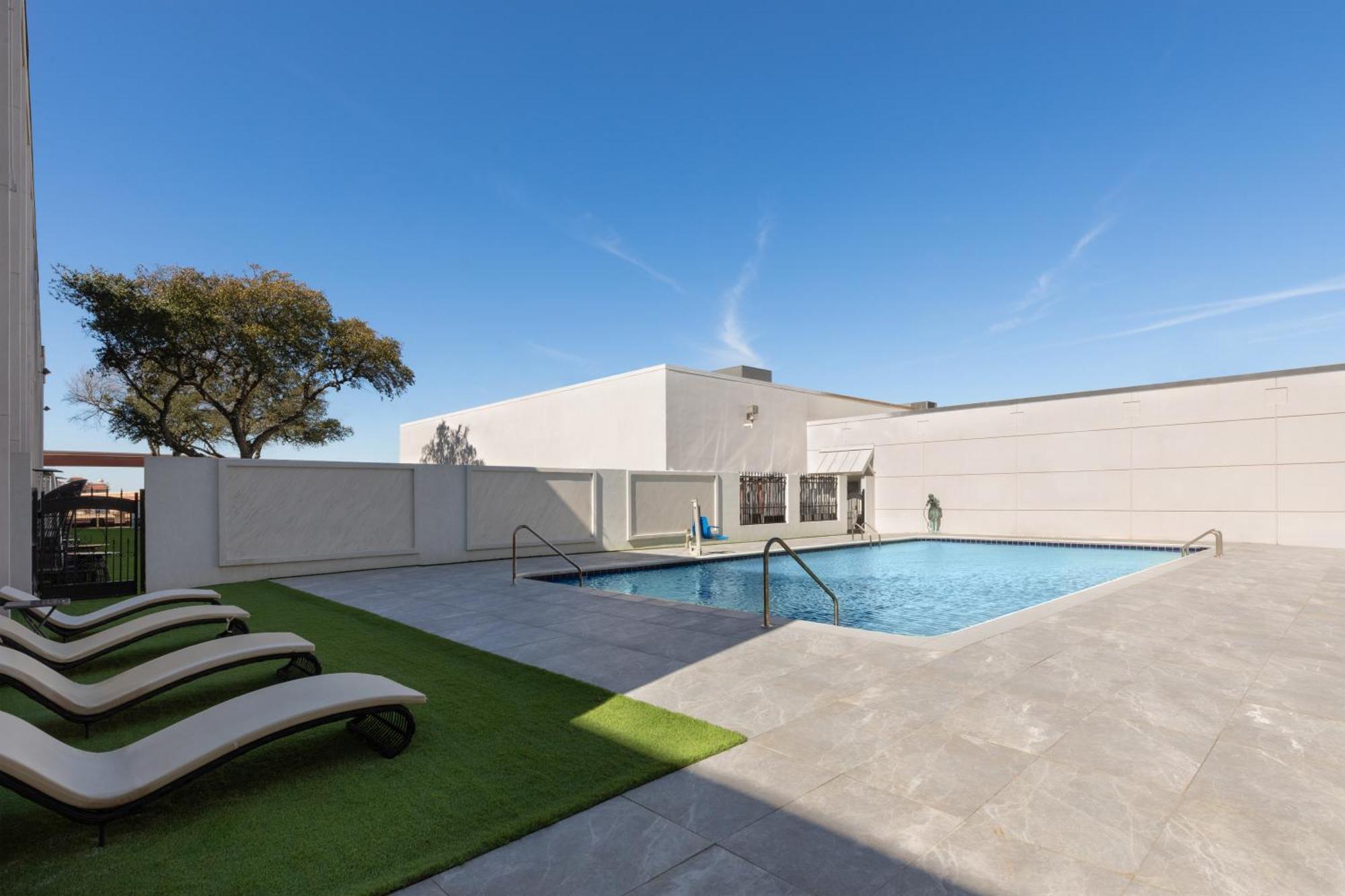 Ramada By Wyndham Dfw Airport Ξενοδοχείο Irving Εξωτερικό φωτογραφία